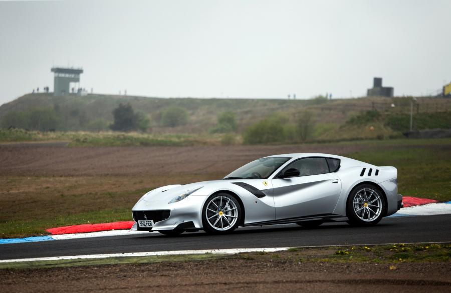  Ferrari F12tdf 2016 года  (UK) (фото 3 из 4)